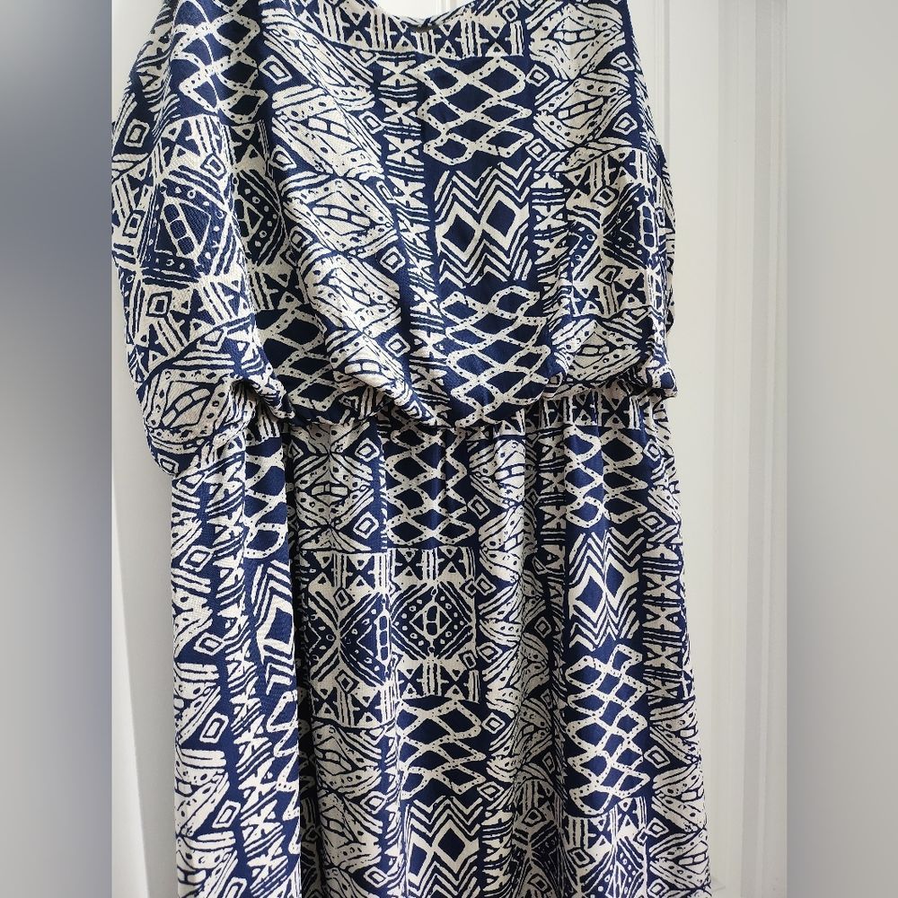 Dress - Picture 3 of 4